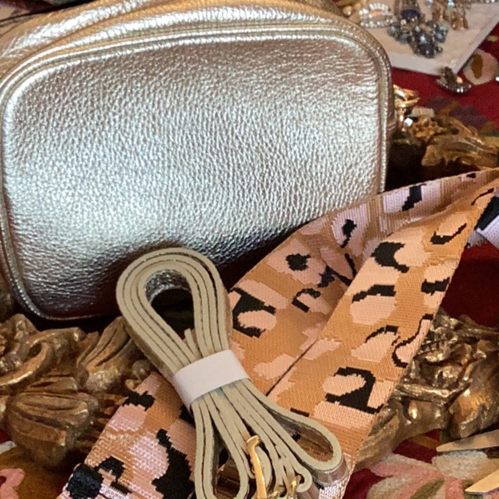 APATCHY LONDON NEW W/OUT TAG TASSEL GOLD LEATHER BAG 6” tall x 7” wide 2 STRAPS